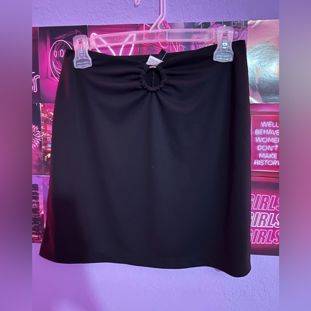 black skirt